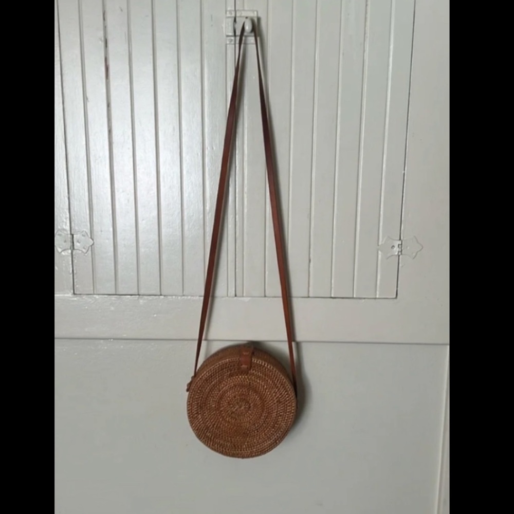 Circle Rattan Crossbody Straw Basket Purse with Traditional Batik Print Interior